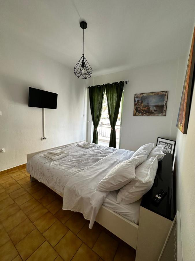 Sunflower Suite Trikala Bagian luar foto